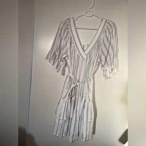 2 Bella White V-Neck Flutter Sleeve Mini Sundress